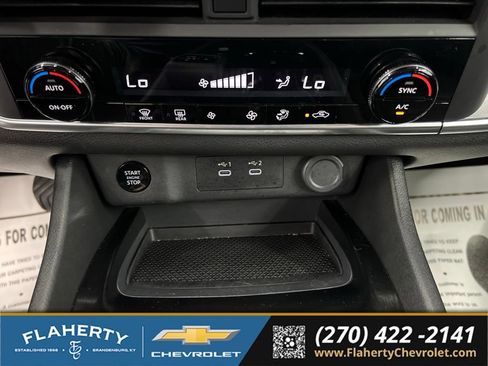 Used 2025 Nissan Rogue SV FWD image 28