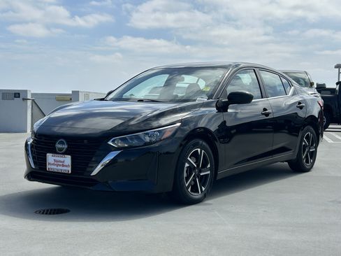 Used 2025 Nissan Sentra SV FWD image 6
