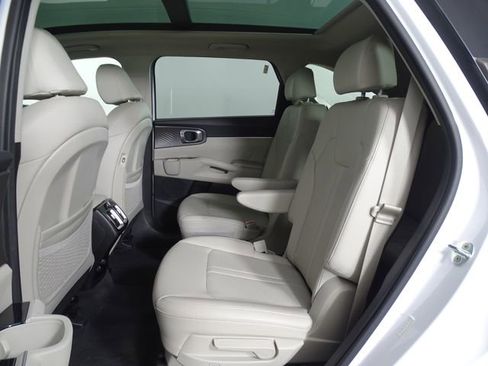 Used 2022 Kia Sorento SX image 10