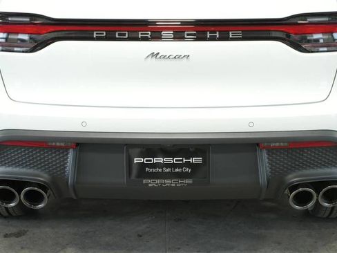 Certified 2025 Porsche Macan AWD/4WD image 39