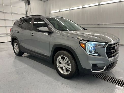 Used 2023 GMC Terrain SLE w/ Driver Convenience Package image 10