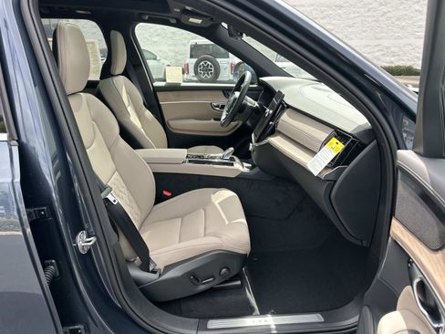 New 2026 Volvo XC90 T8 Plus w/ Protection Package Premier image 21