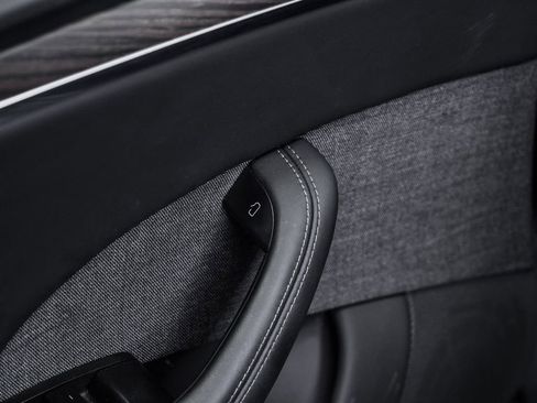 Used 2023 Tesla Model S image 33