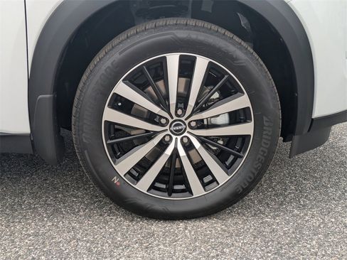 New 2025 Nissan Pathfinder Platinum image 11