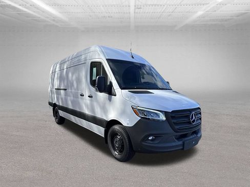 Used 2024 Mercedes-Benz Sprinter 3500 image 7
