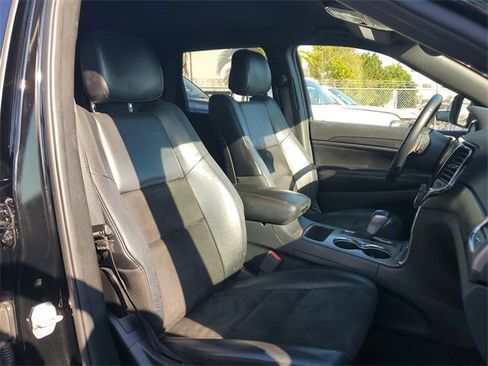 Used 2019 Jeep Grand Cherokee Altitude image 18