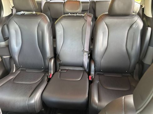 Used 2026 Kia Carnival FWD image 41