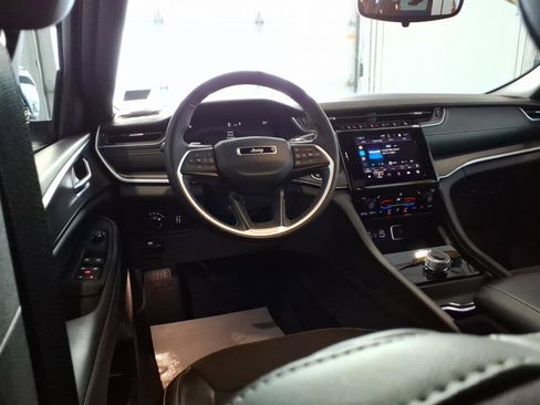 Used 2024 Jeep Grand Cherokee Altitude image 15