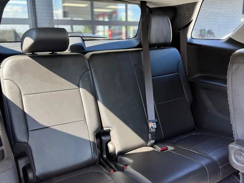 Used 2021 Chevrolet Traverse RS FWD image 17