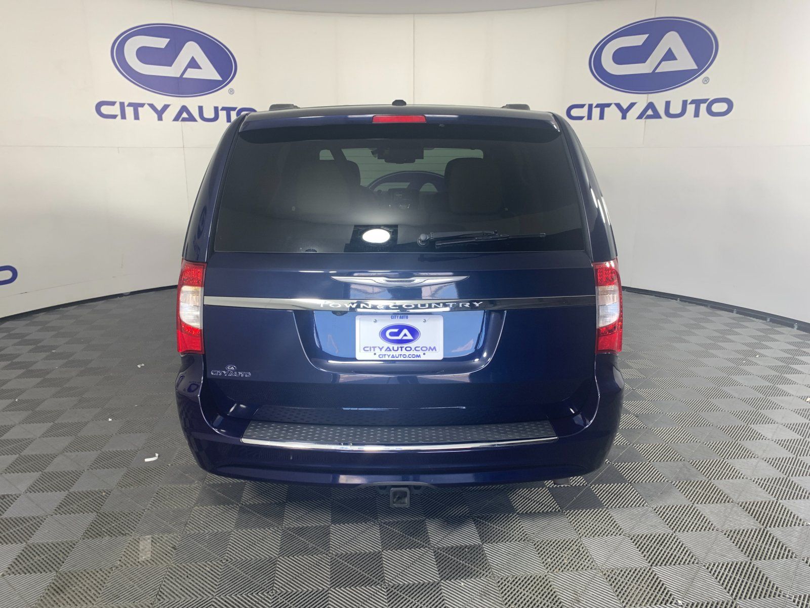 Used 2015 Chrysler Town & Country Touring w/ Trailer Tow Group FWD image 4