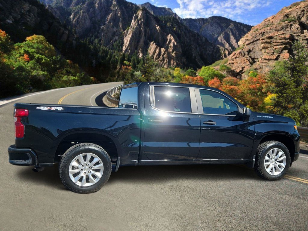 Used 2024 Chevrolet Silverado 1500 Custom AWD/4WD image 2