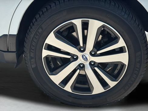 Used 2018 Subaru Outback 3.6R Limited w/ Popular Package #2 AWD/4WD image 5
