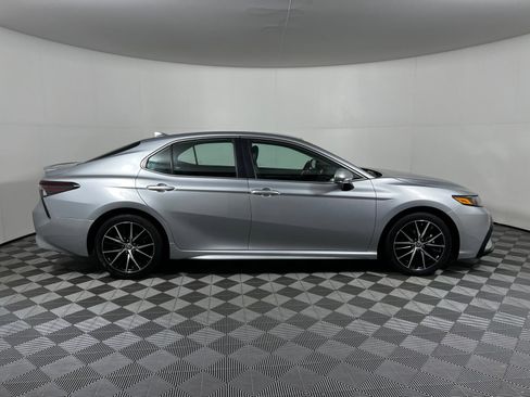 Certified 2023 Toyota Camry SE FWD image 4