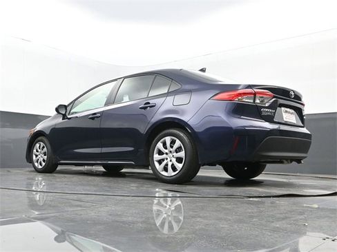 Used 2025 Toyota Corolla LE w/ Convenience Package image 10