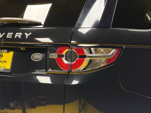 Used 2017 Land Rover Discovery Sport SE image 7