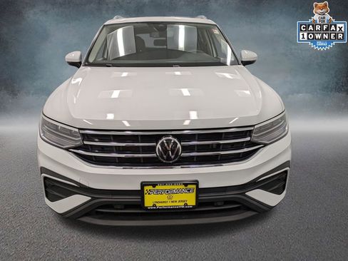 Used 2022 Volkswagen Tiguan SE w/ Panoramic Sunroof Package image 2