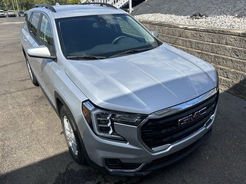 Used 2022 GMC Terrain SLE w/ Driver Convenience Package image 7