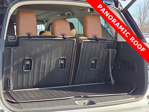 Used 2023 Nissan Pathfinder Platinum image 9