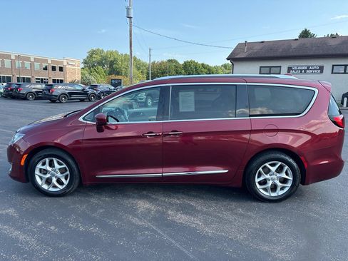 Used 2018 Chrysler Pacifica Touring-L Plus FWD image 6