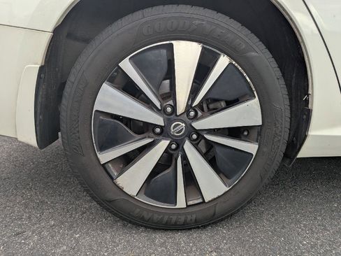 Used 2021 Nissan Altima 2.5 SV w/ SV Premium Package AWD/4WD image 12