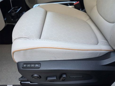 New 2025 Volkswagen ID. Buzz 1st Edition image 16