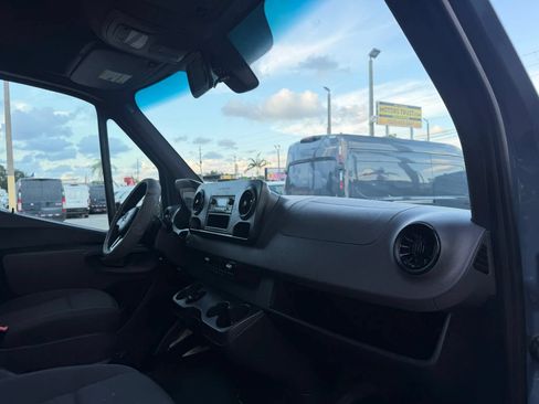 Used 2019 Mercedes-Benz Sprinter 144 image 15