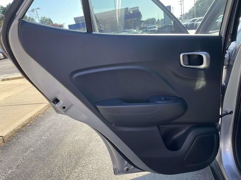 Used 2026 Hyundai Venue SE FWD image 11