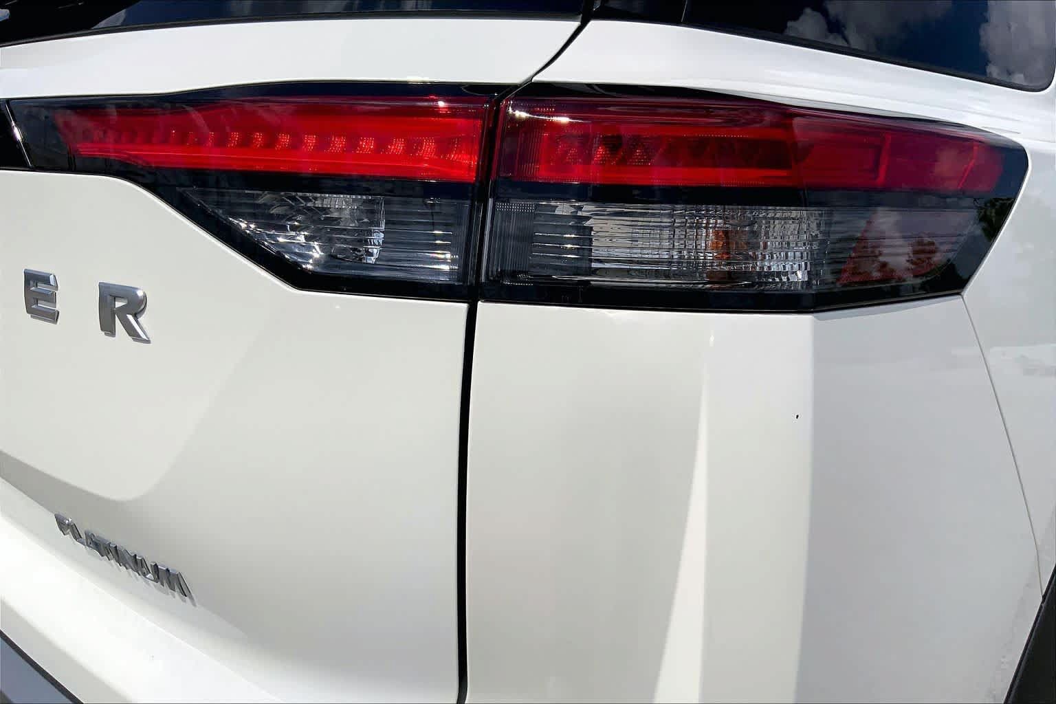 Used 2024 Nissan Pathfinder Platinum FWD image 30