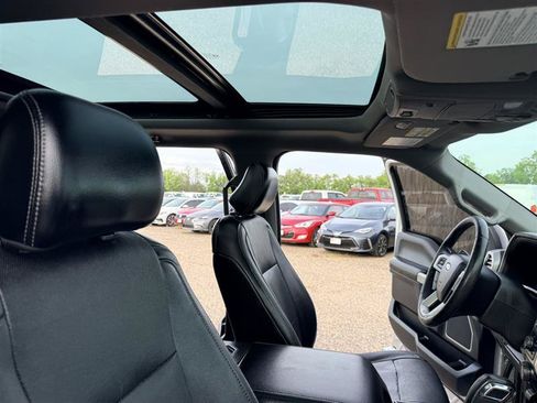 Used 2016 Ford F150 Lariat w/ Equipment Group 502A Luxury AWD/4WD image 11
