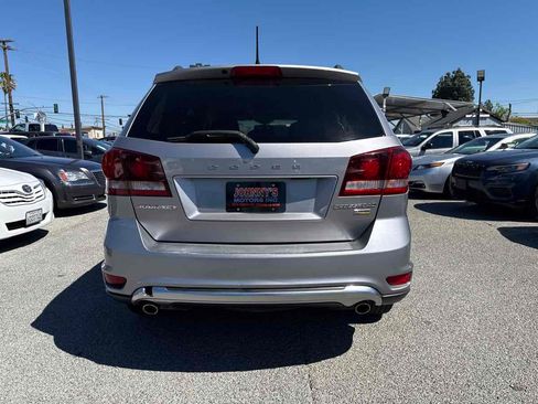 Used 2017 Dodge Journey Crossroad FWD image 3