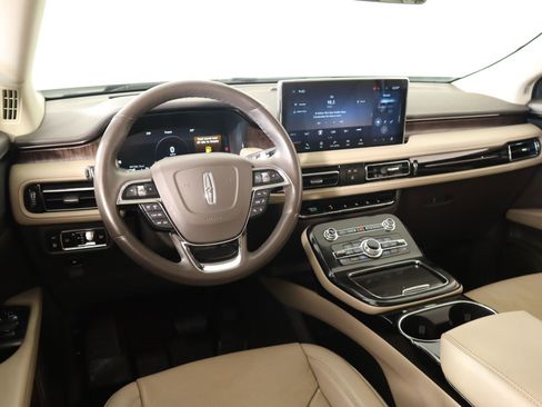 Used 2023 Lincoln Nautilus Reserve image 2