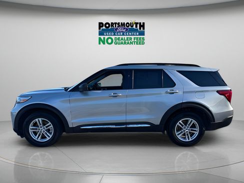 Used 2022 Ford Explorer XLT w/ Equipment Group 202A AWD/4WD image 2