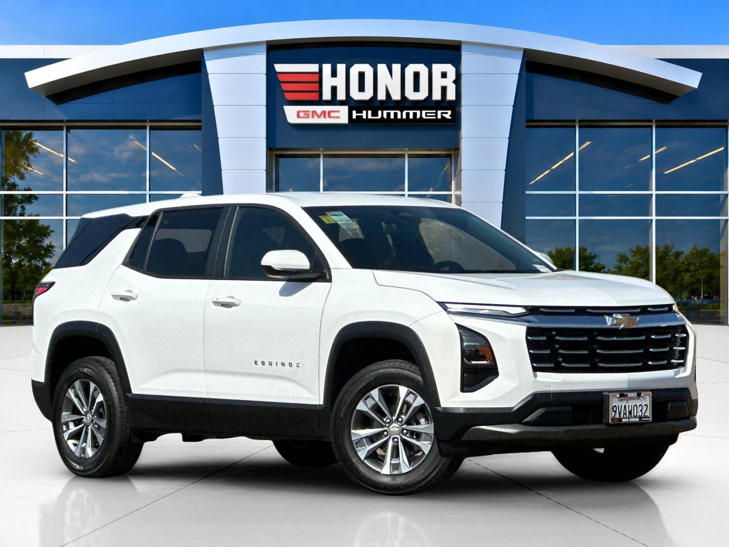 Used 2026 Chevrolet Equinox LT FWD image 2