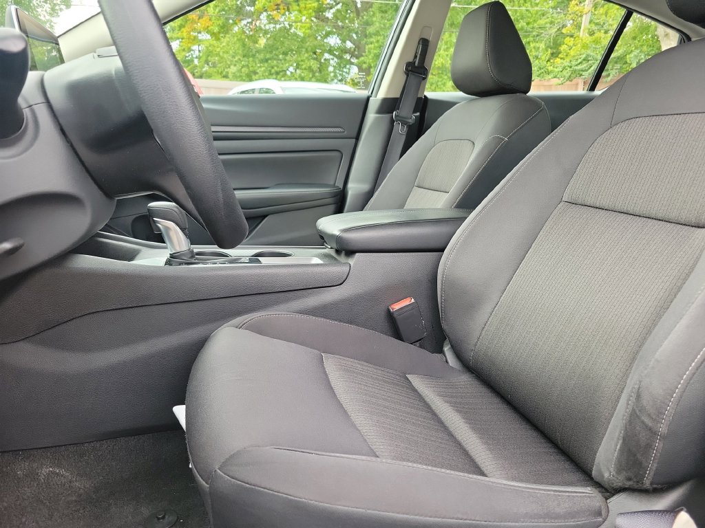 Used 2025 Nissan Altima 2.5 SV FWD image 24