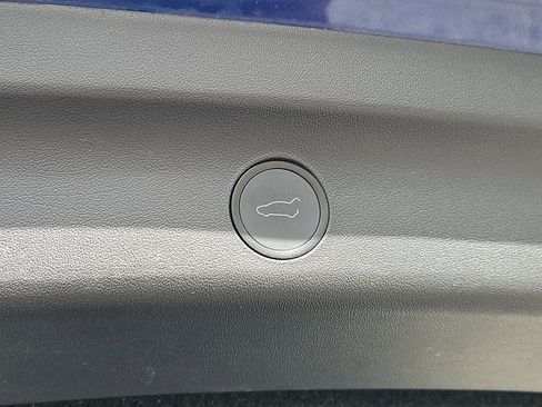 Used 2021 Tesla Model Y Long Range image 8