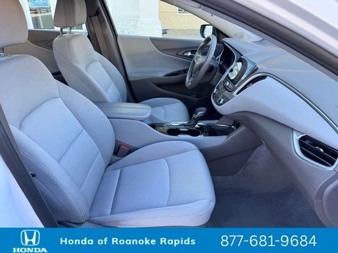 Used 2024 Chevrolet Malibu LT image 25