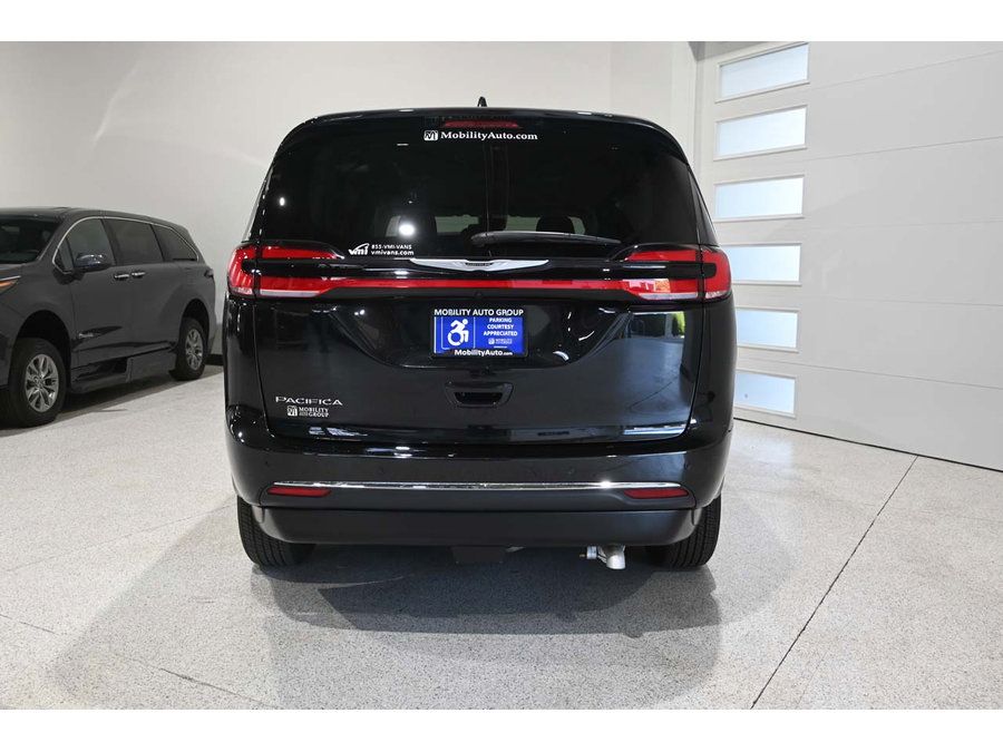 Used 2022 Chrysler Pacifica Touring-L FWD image 7