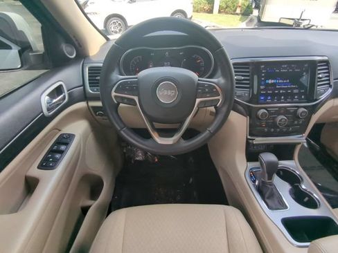 Used 2022 Jeep Grand Cherokee Laredo E RWD image 17