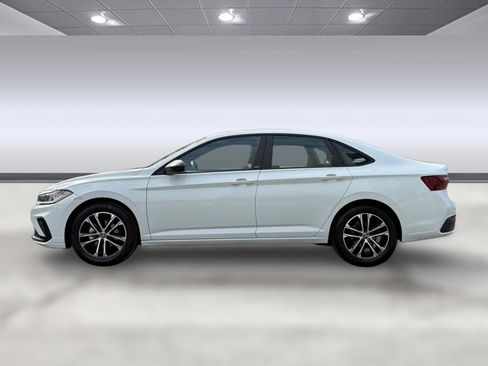 Used 2025 Volkswagen Jetta Sport image 2