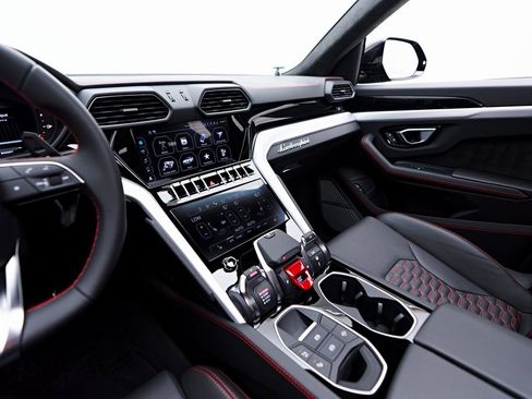 Used 2022 Lamborghini Urus image 70