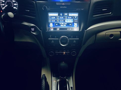 Used 2017 Acura ILX FWD image 38