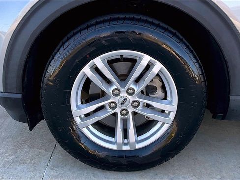 Used 2020 Ford Explorer XLT w/ Equipment Group 202A image 8