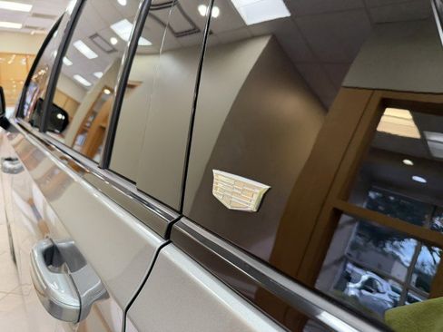 Used 2025 Cadillac Escalade ESV Sport w/ Touring Package image 51