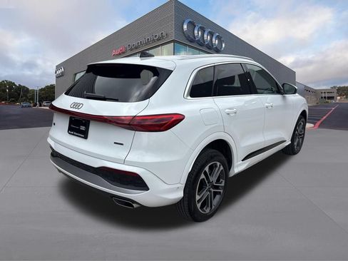 Certified 2025 Audi Q5 Premium w/ Convenience Package AWD/4WD image 5