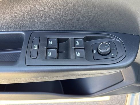 New 2026 Volkswagen Taos SE FWD image 18
