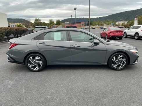 Certified 2024 Hyundai Elantra Limited image 4