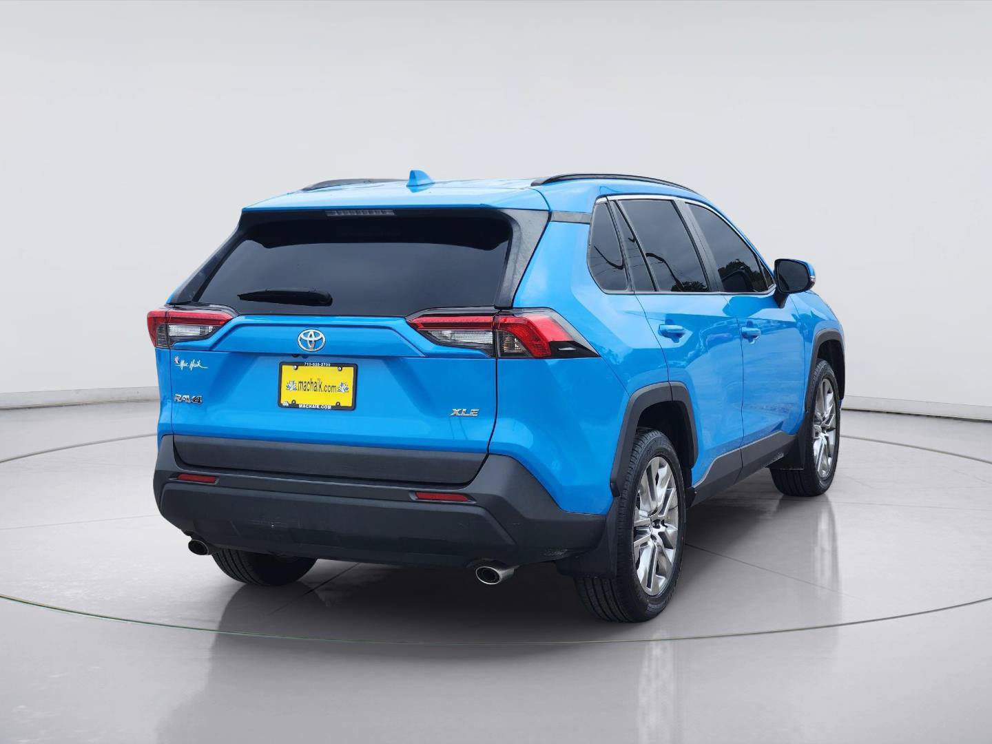 Used 2020 Toyota RAV4 XLE Premium FWD image 5