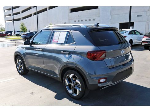 Certified 2022 Hyundai Venue Limited w/ Cargo Package FWD image 7
