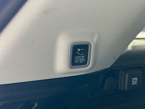 Used 2023 Jeep Grand Cherokee Limited image 39