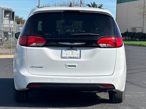 New 2026 Chrysler Voyager LX image 4